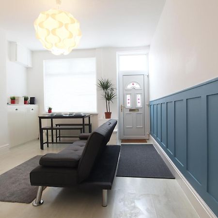 2-Bedroom, Free Parking, High Speed Wi-Fi, Swinton Манчестер Экстерьер фото