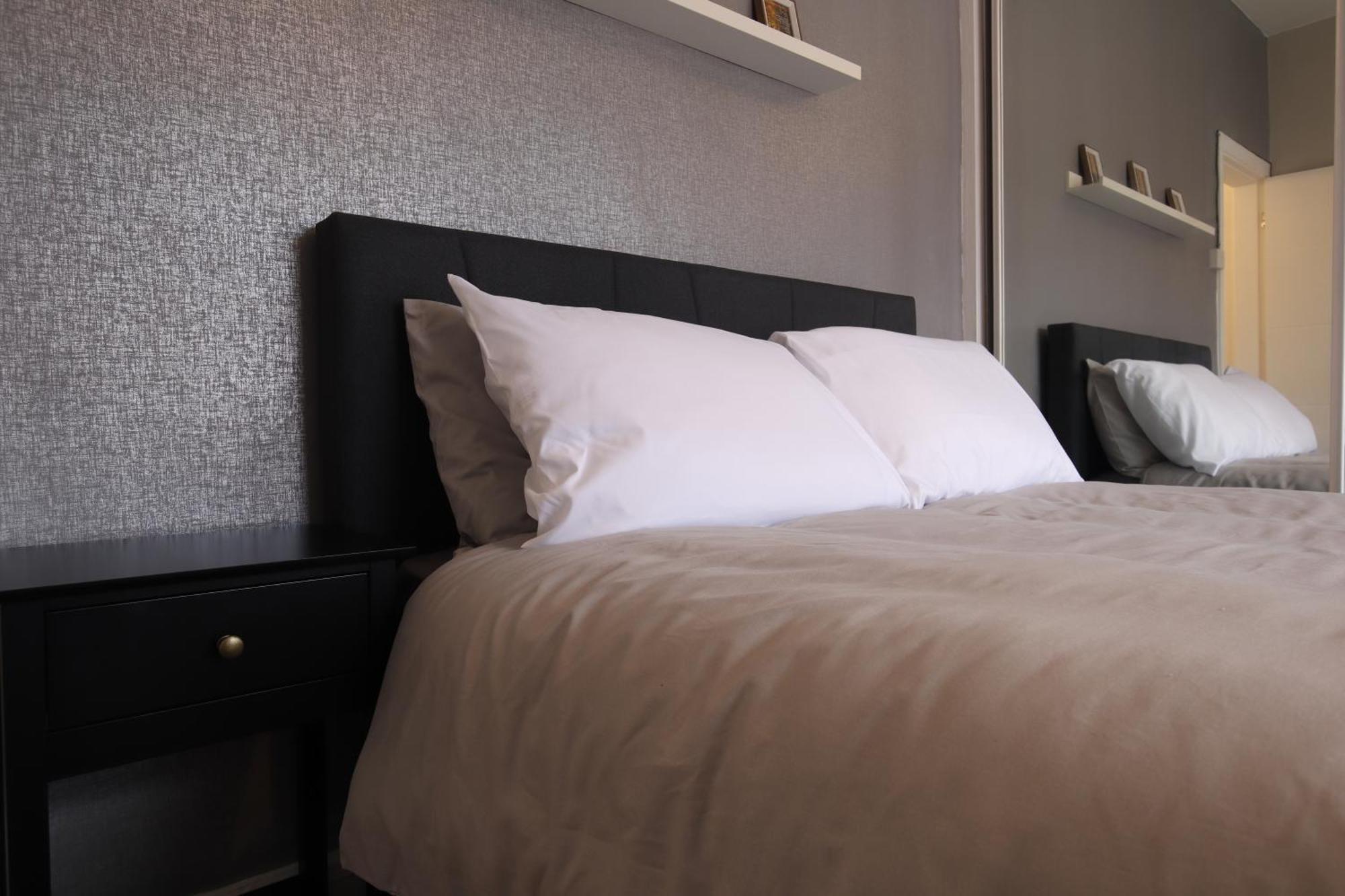 2-Bedroom, Free Parking, High Speed Wi-Fi, Swinton Манчестер Экстерьер фото
